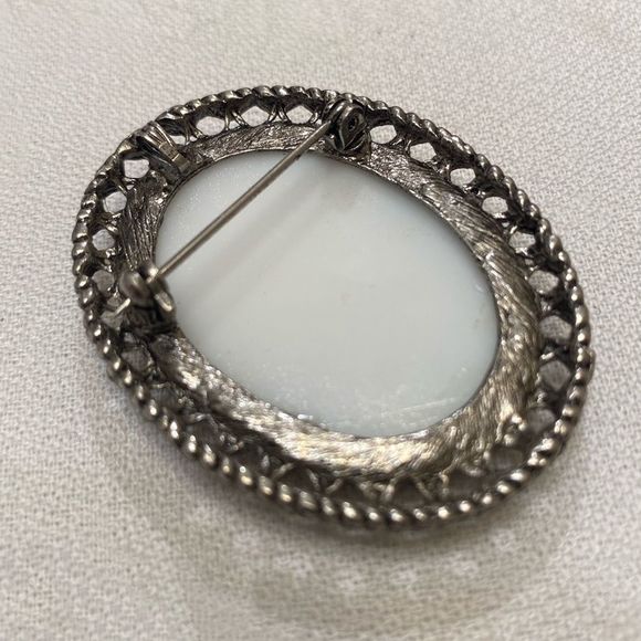 Vintage Silver Brooch With Porcelain Flower Cameo - Picture 2 of 12